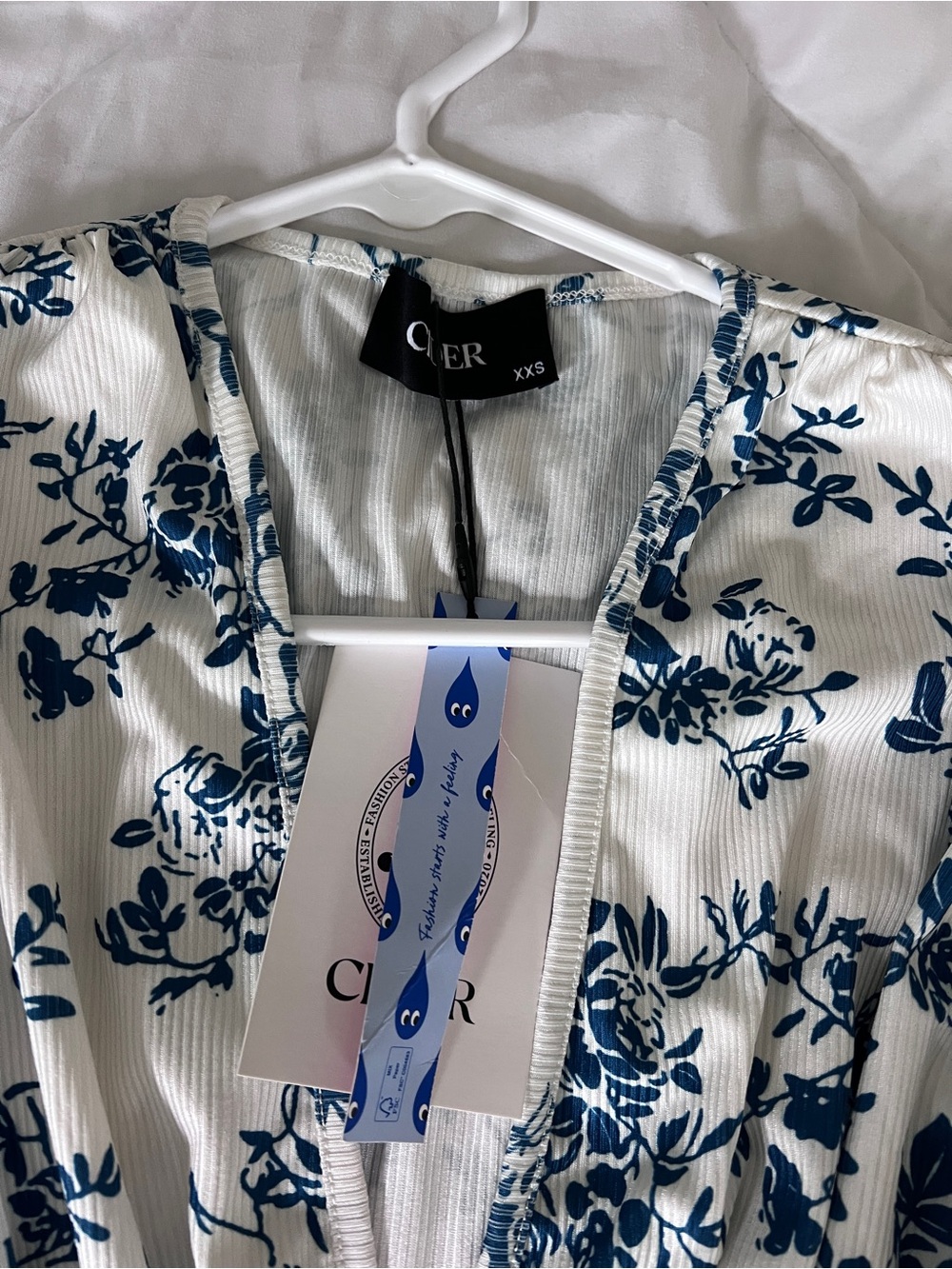 Floral V-Neck Fit & Flare Romper in White and Navy size XXS/00 - Picture 3 of 4